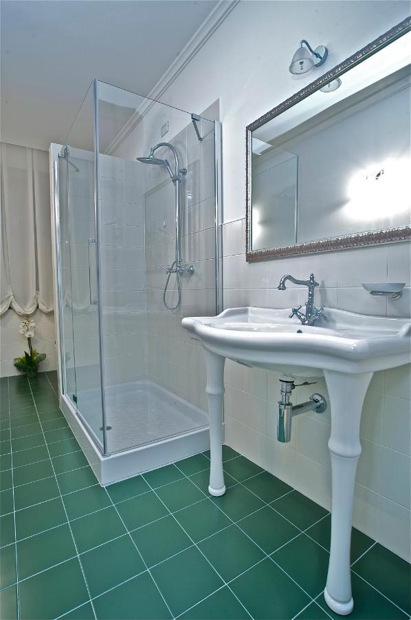 Design Suite Tirano Bagian luar foto
