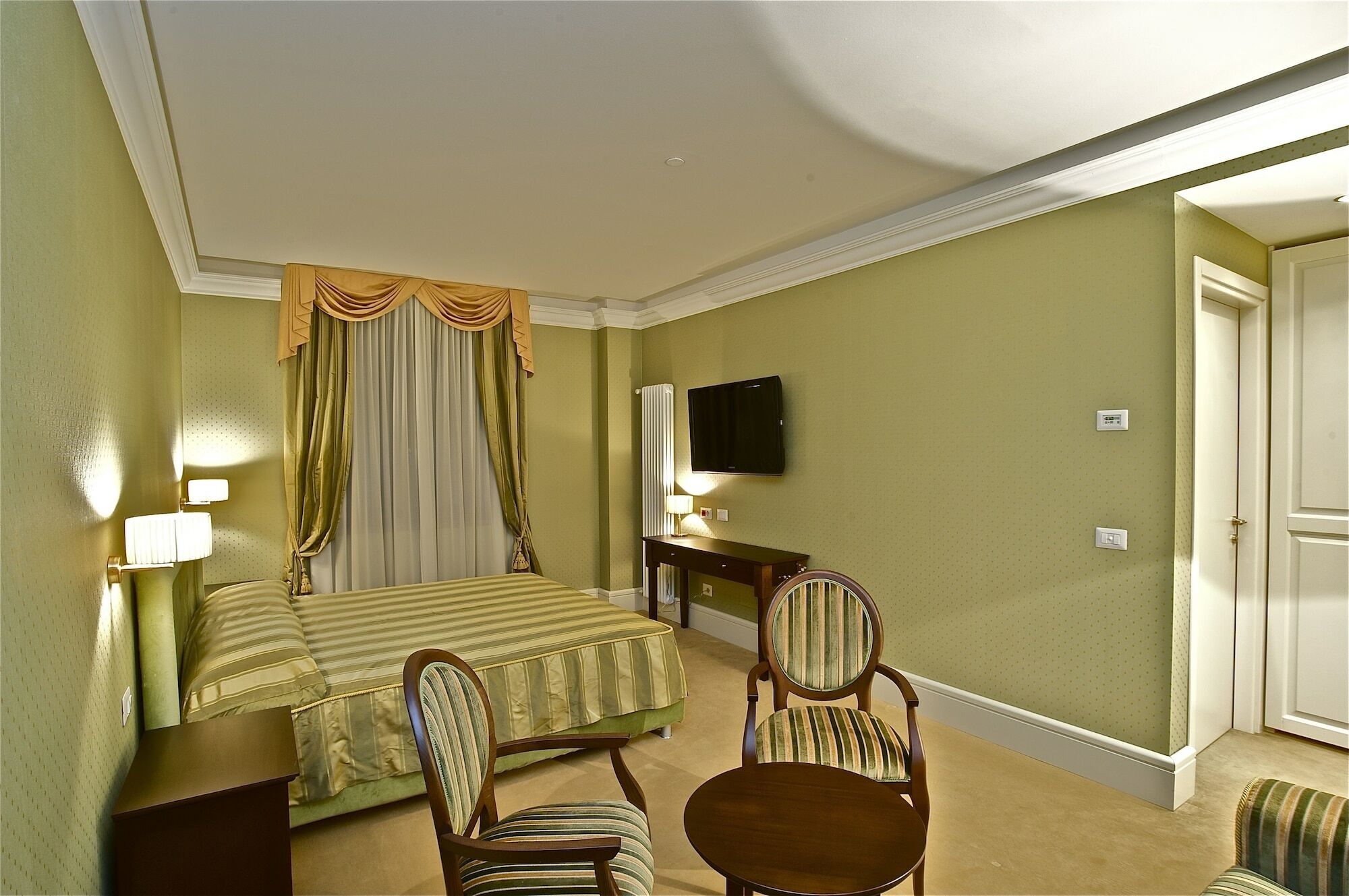 Design Suite Tirano Bagian luar foto