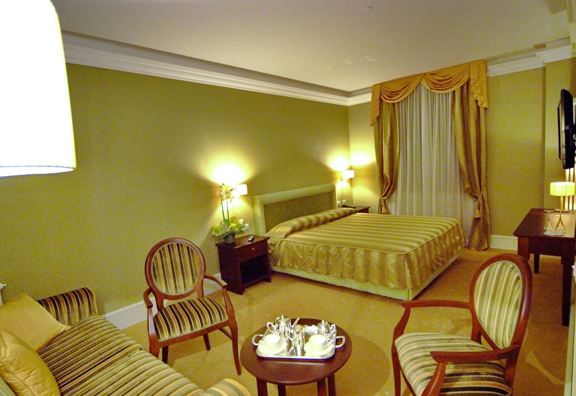 Design Suite Tirano Bagian luar foto
